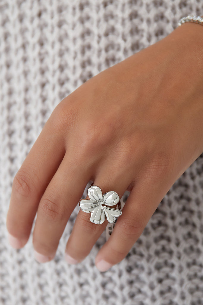 Ring clover with heart