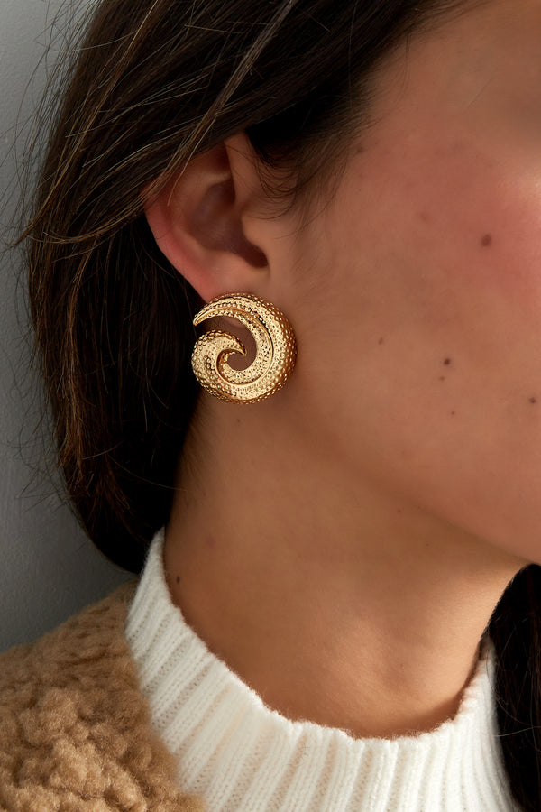 Stud earrings swirl