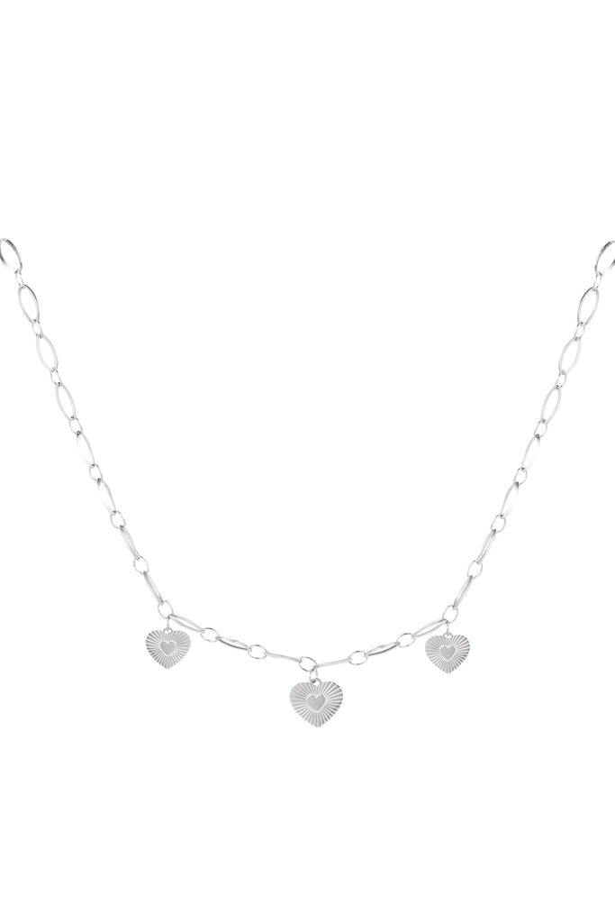 Chain necklace three hearts