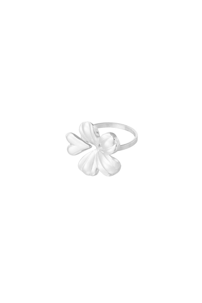 Ring clover with heart