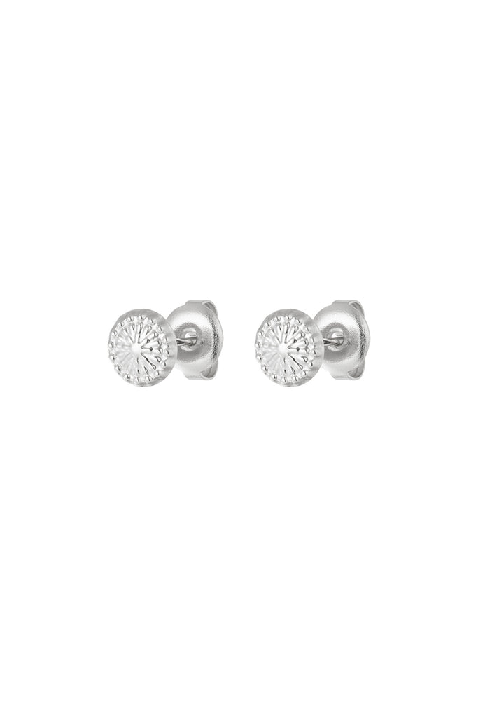 Stud earrings pattern