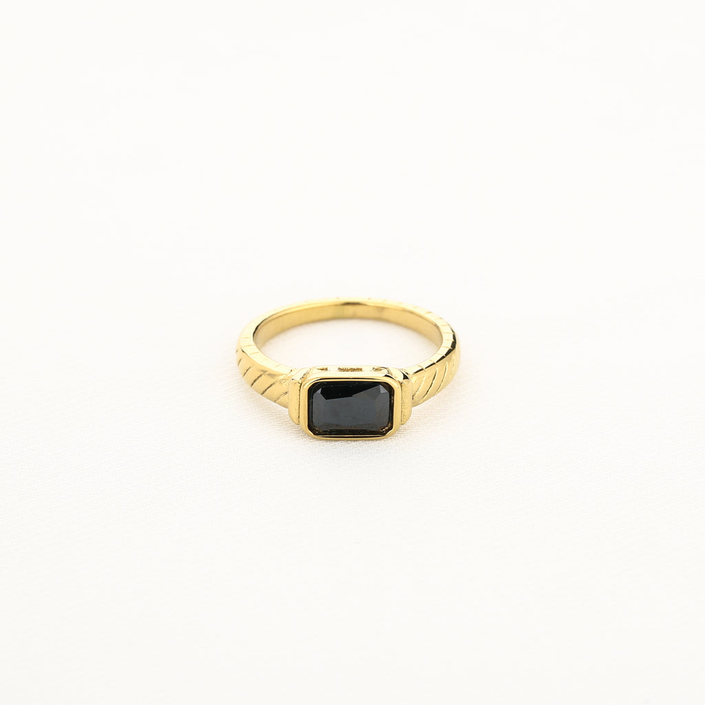 Ring vintage small black