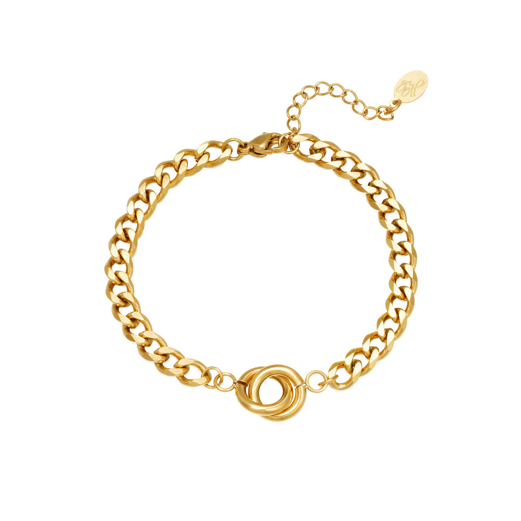 Chain bracelet intertwined