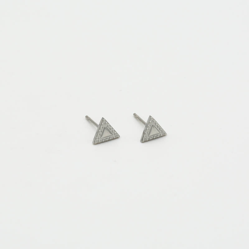 Stud earrings triangle pattern
