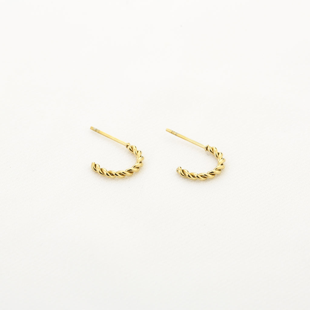 Stud earrings round twisted