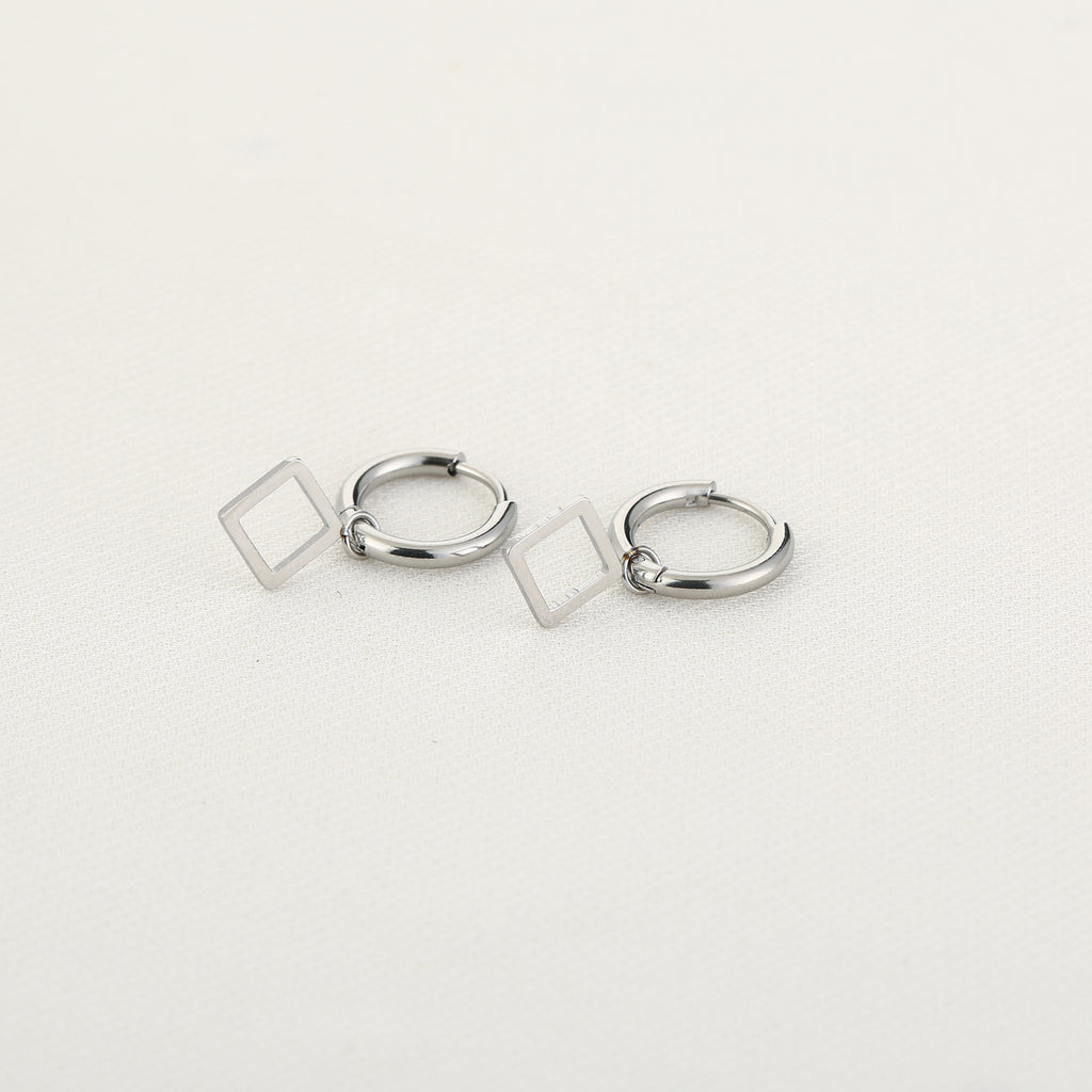Earrings lined square